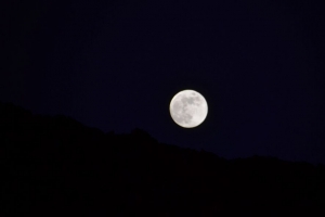 月亮 夜晚 黑暗 极简主义 4k壁纸 3840x2160