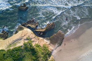 大海 海岸 鸟瞰图 海滩 岩石 水 4k壁纸 3840x2160