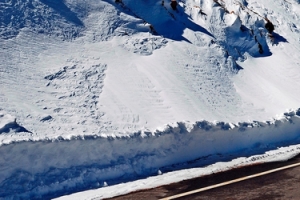 雪山道路背景
