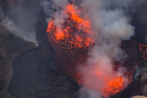 火山 熔岩 喷发 烟雾 灰烬 热 火山口 4k壁纸 3840x2160