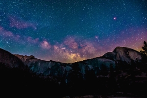 夜晚的山 星空风景4K壁纸