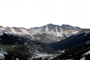 雪山下的滑雪场