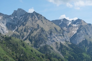 山脉 云 树木 森林 景观 自然 4k壁纸 3840x2160