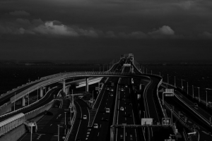 道路 高速公路 黑白 天空 云 深色 4k壁纸 3840x2160