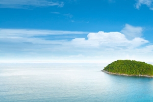 唯美蓝色湖中小岛海报背景