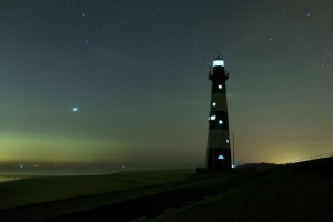 灯塔 辉光 夜晚 星空 雾 4k壁纸 3840x2160