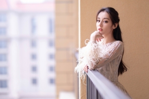 迪丽热巴生活照4k壁纸