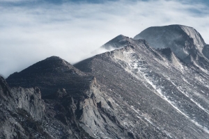 斜坡 山 雾 4k壁纸 3840x2160