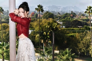 刘亦菲 红色上衣 白色裙子 5K美女壁纸