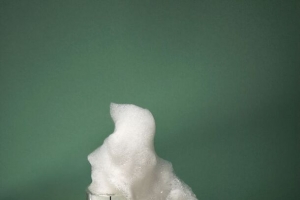 高清平面风格摄影棉花酒瓶