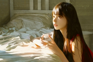 绘画，床，房间，室内，阳光，长发女孩，4k动漫壁纸