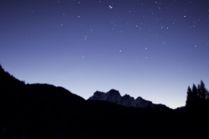 夜晚 山脉 冰 星空 月亮 4k壁纸 3840x2160