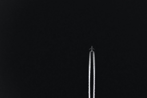 飞机 轨道 夜晚 天空 起飞 4k壁纸 3840x2160