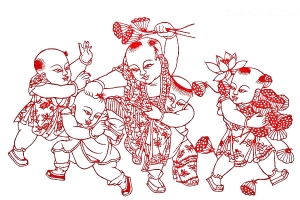 五个抱着莲藕的娃娃