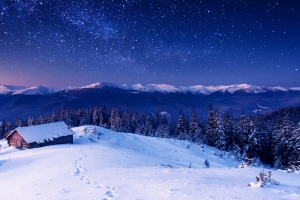 冬天的晚上风景,房子,山,森林,树木,星星,图片