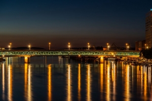 河流 桥梁 灯光 反射 夜间 4k壁纸 3840x2160