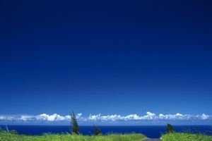 蔚蓝色天空海壁纸