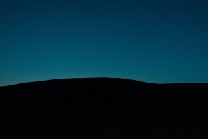 山丘 夜晚 地平线 黑暗 极简主义 4k壁纸 3840x2160