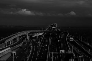 桥梁 道路 纠结 黑白 深色 4k壁纸 3840x2160