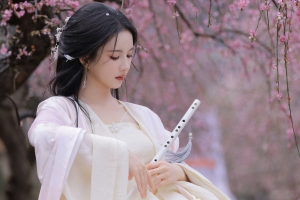 刘些宁古风美女樱花车机高清壁纸3200x2000免费下载