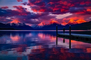 码头上绚丽的夕阳红风景