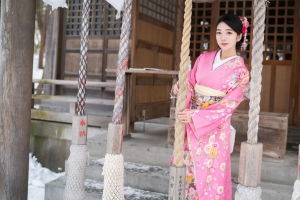 和服装美女小热巴4k壁纸