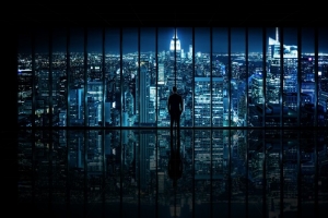 落地窗下的都市夜景