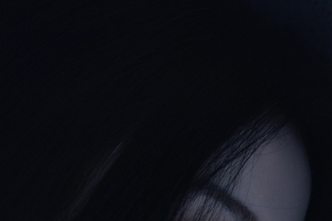 王楚然 侧脸 黑色背景 超高清美女4K手机壁纸2160x3840