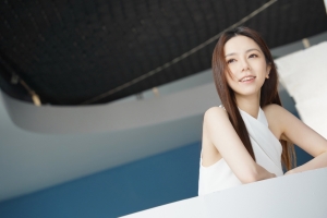 邓紫棋 长发 白色衣服 4k桌面壁纸