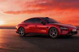 小米新一代SU7赤霞红4K汽车高清壁纸3840x2160免费下载