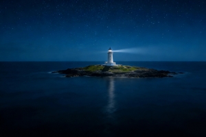 夜晚灯塔车机风景高清壁纸2880x1800免费下载