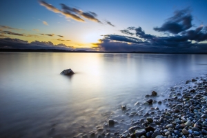 林肯公园的海滩日落4K风景壁纸