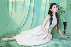 清新 靓丽 白裙美女  赵晴4K壁纸 3840x2400