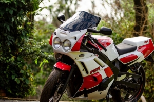 雅马哈fzr 600 雅马哈 摩托车 摩托车 自行车 红色 4k壁纸 3840x2160