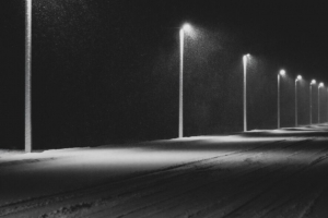 道路 灯光 夜晚 雪 深色 4k壁纸 3840x2160