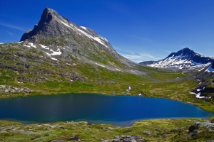 高山 湖水 美丽的挪威风景3840x2160壁纸