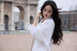 杨幂白色衣服清新唯美4K高清壁纸3840x2560免费下载