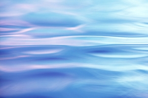 蓝色水波透亮背景