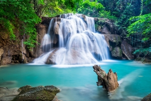 河流 森林 瀑布 翡翠 4K瀑布风景壁纸