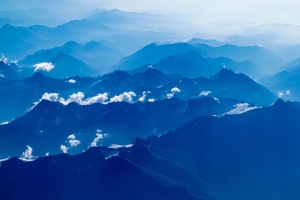 山脉 雾 鸟瞰图 云 天空 蓝色 4k壁纸 3840x2160