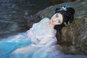 小溪 石头 水 唯美古装美女3440x1440带鱼屏壁纸
