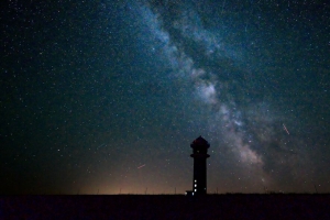 塔 建筑 剪影 银河 星星 夜间 4k壁纸 3840x2160