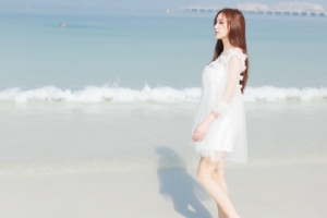 土肥圆矮挫穷 海边小清新美女4k壁纸