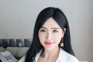 黑白职业装美女刘钰儿4k手机壁纸
