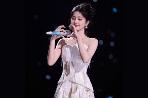 白鹿 爱心手势 4k壁纸3840x2560