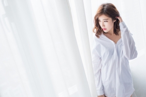 白色睡衣美女Sandy陈天扬4K壁纸