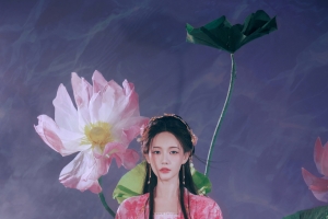 荷花 古风美女 李一桐4k手机壁纸竖屏