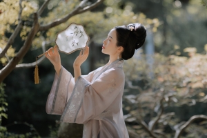 阿梦《秋日闲情》 艺图语 古风美女4k壁纸