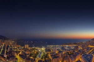 摩纳哥公国黄昏和清澈的星空夜空和新月4K风景壁纸